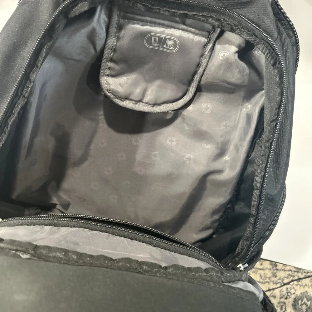 Swiss Gear Airflow Laptop Tablet Backpack Black Scan Smart Compartments! Adjust